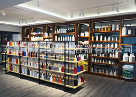 吉安容器二樓膠水瓶、機(jī)油瓶、機(jī)油罐展區(qū)